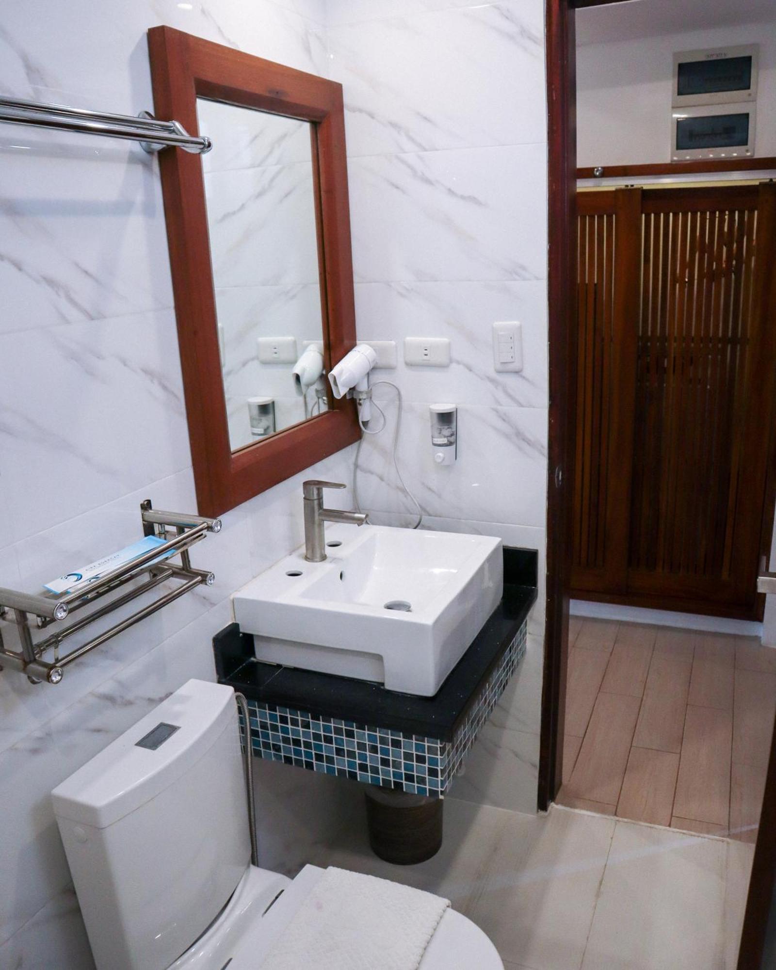 Aira Boracay Hotel Balabag  Buitenkant foto
